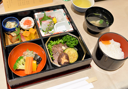 会席弁当